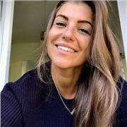 Laureata in Lettere con indirizzo in Storia dell’Arte, con Master in Arte Contemporanea ed esperienza pluriennale di insegnamento all’università offre lezioni di storia dell’arte, italiano, storia e filosofia